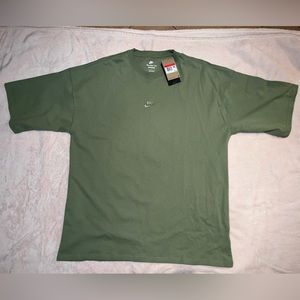NEW WITH TAGS Men’s Nike T-Shirt Olive Green (Large) - OVERSIZED FIT
